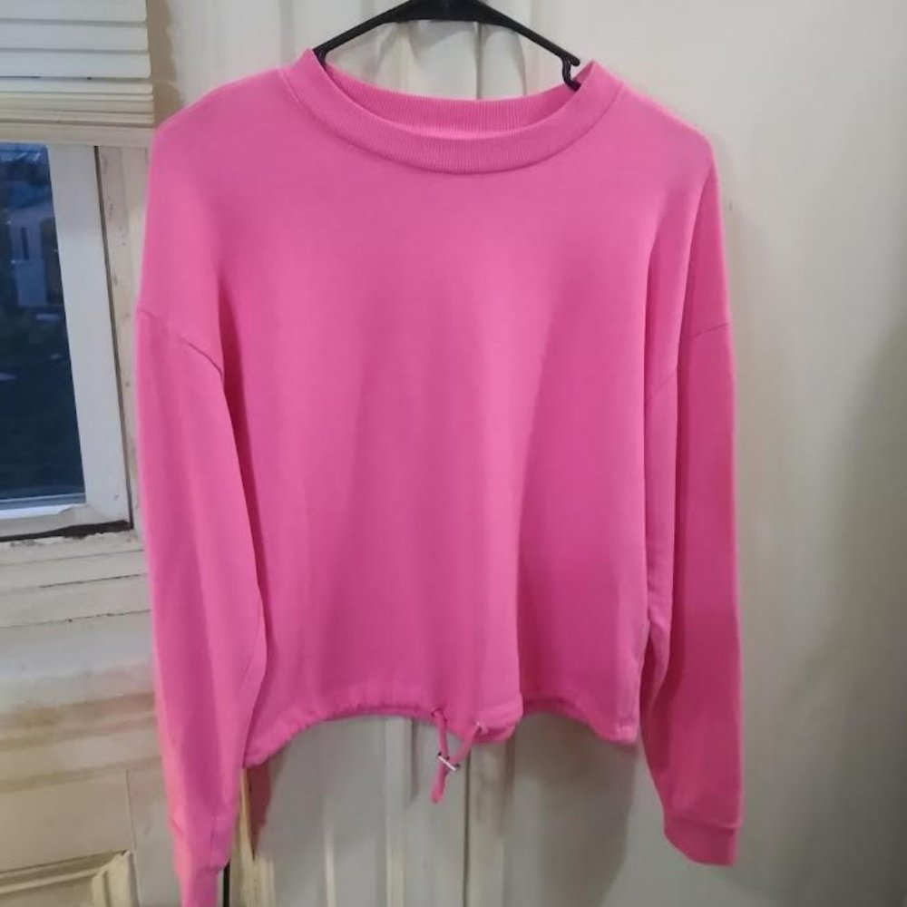 No Boundaries Long Sleeved Crop with Draw